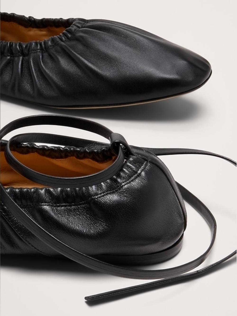 NWOB Banana Express Ruched Leather Ballet Flat Size 8 - Picture 3 of 7